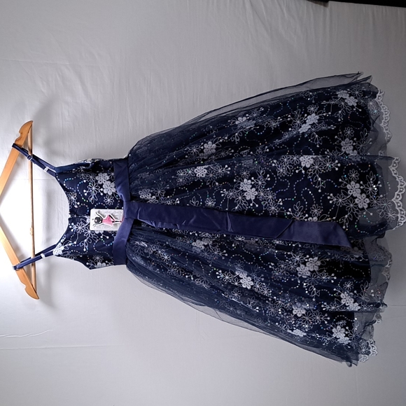 Navy kids formal. Sized 120 =  5/6t Hooked, embroidery w/white details. NWT. - Picture 4 of 8